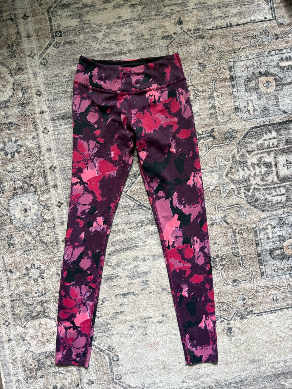 Beyond Yoga pink Lux Legging in Dazed Floral Size S gym workout leggings